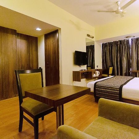 Hotel Silver Inn Мумбаї Екстер'єр фото