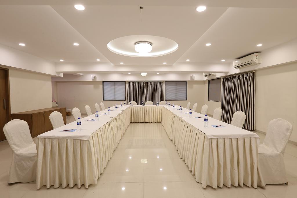 Hotel Silver Inn Мумбаї Екстер'єр фото