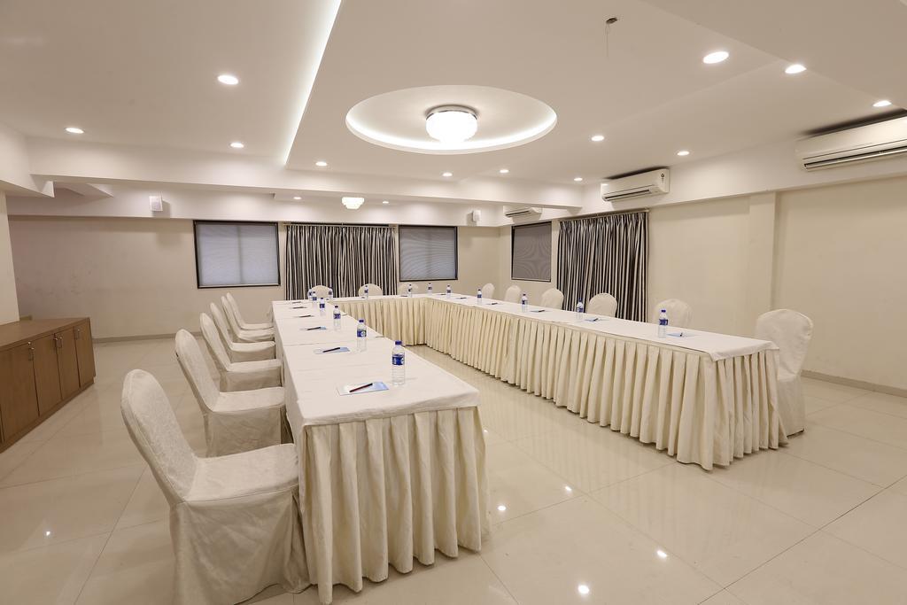 Hotel Silver Inn Мумбаї Екстер'єр фото