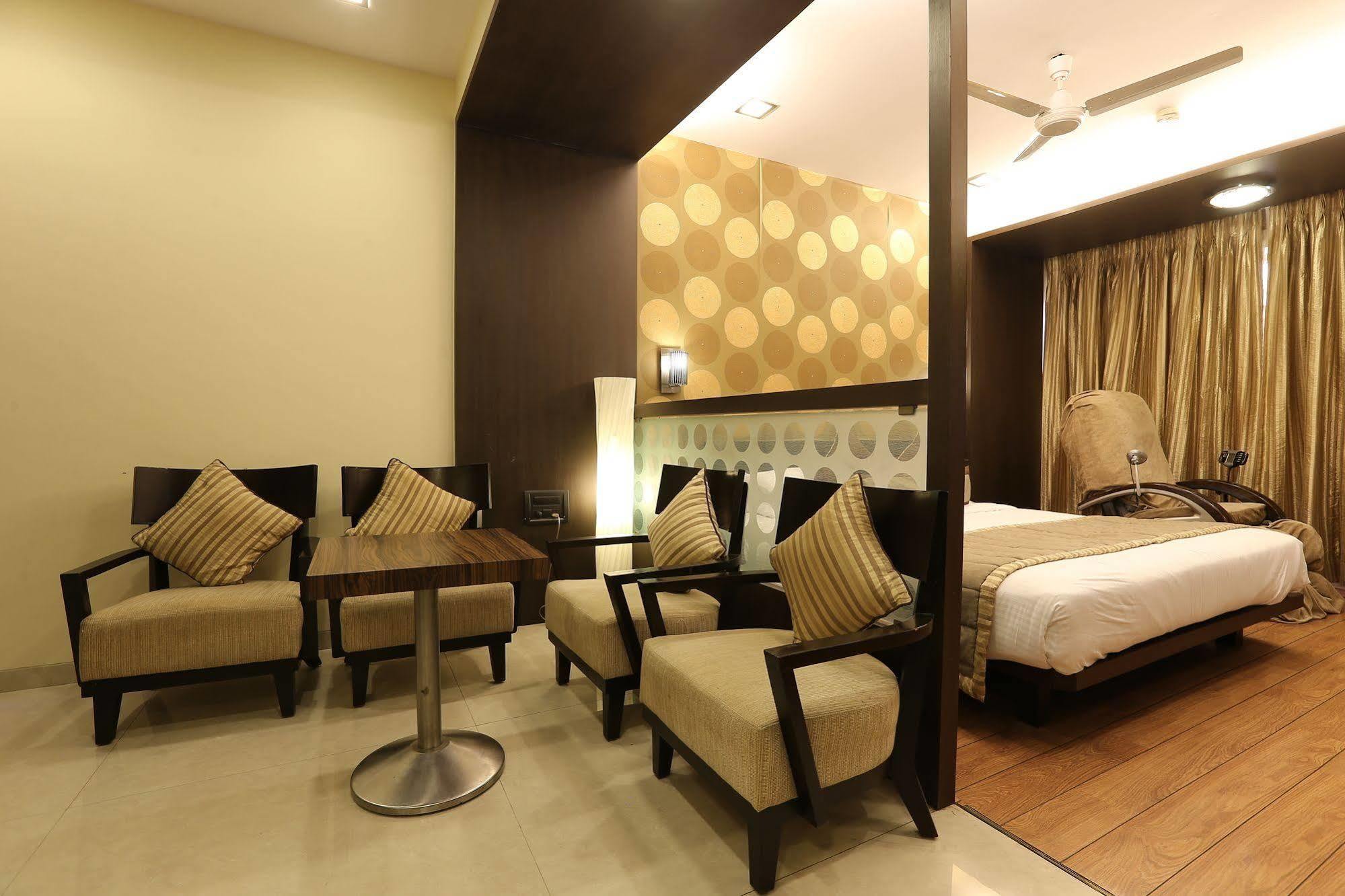 Hotel Silver Inn Мумбаї Екстер'єр фото
