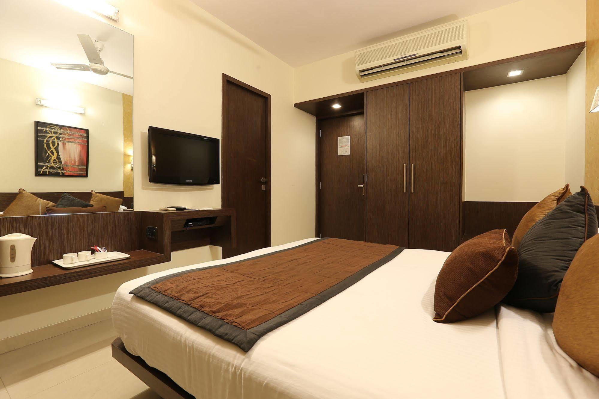 Hotel Silver Inn Мумбаї Екстер'єр фото