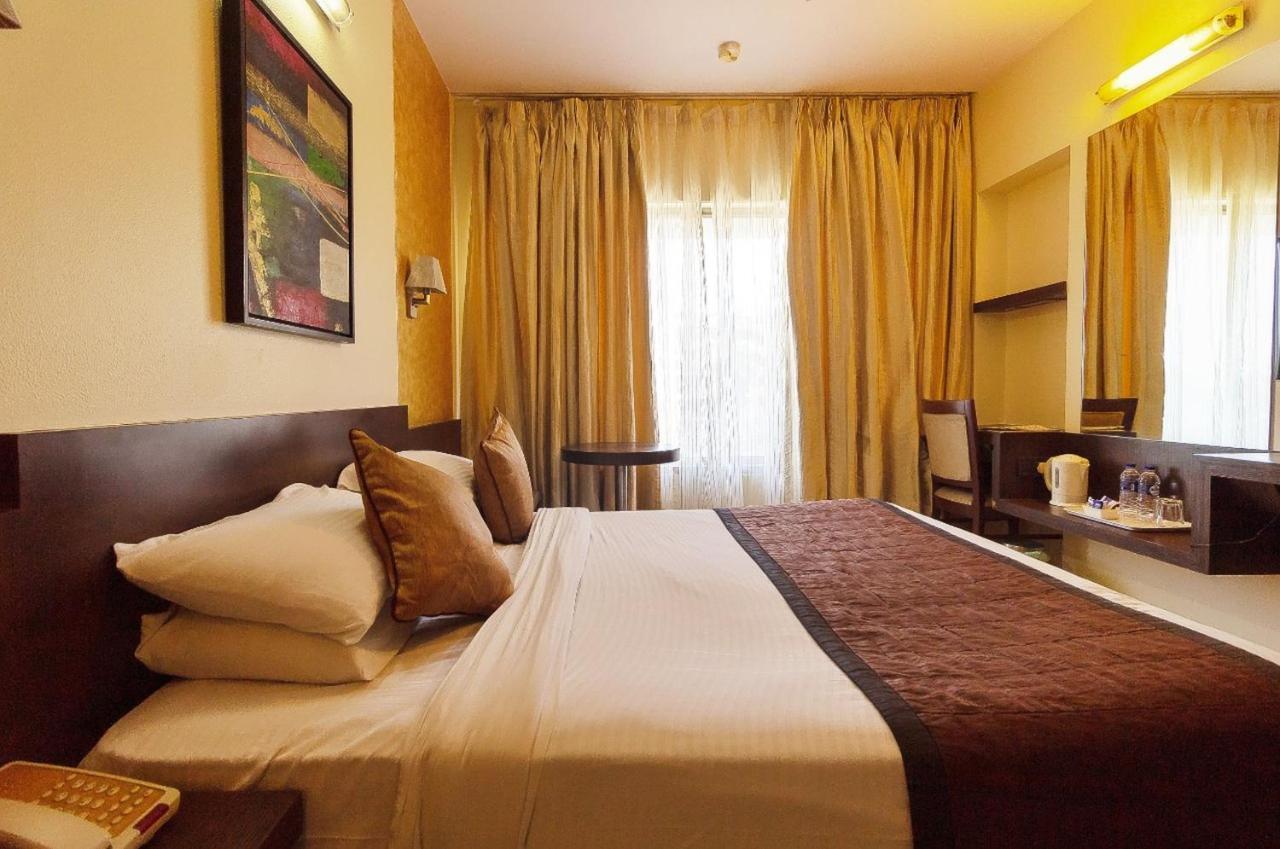 Hotel Silver Inn Мумбаї Екстер'єр фото