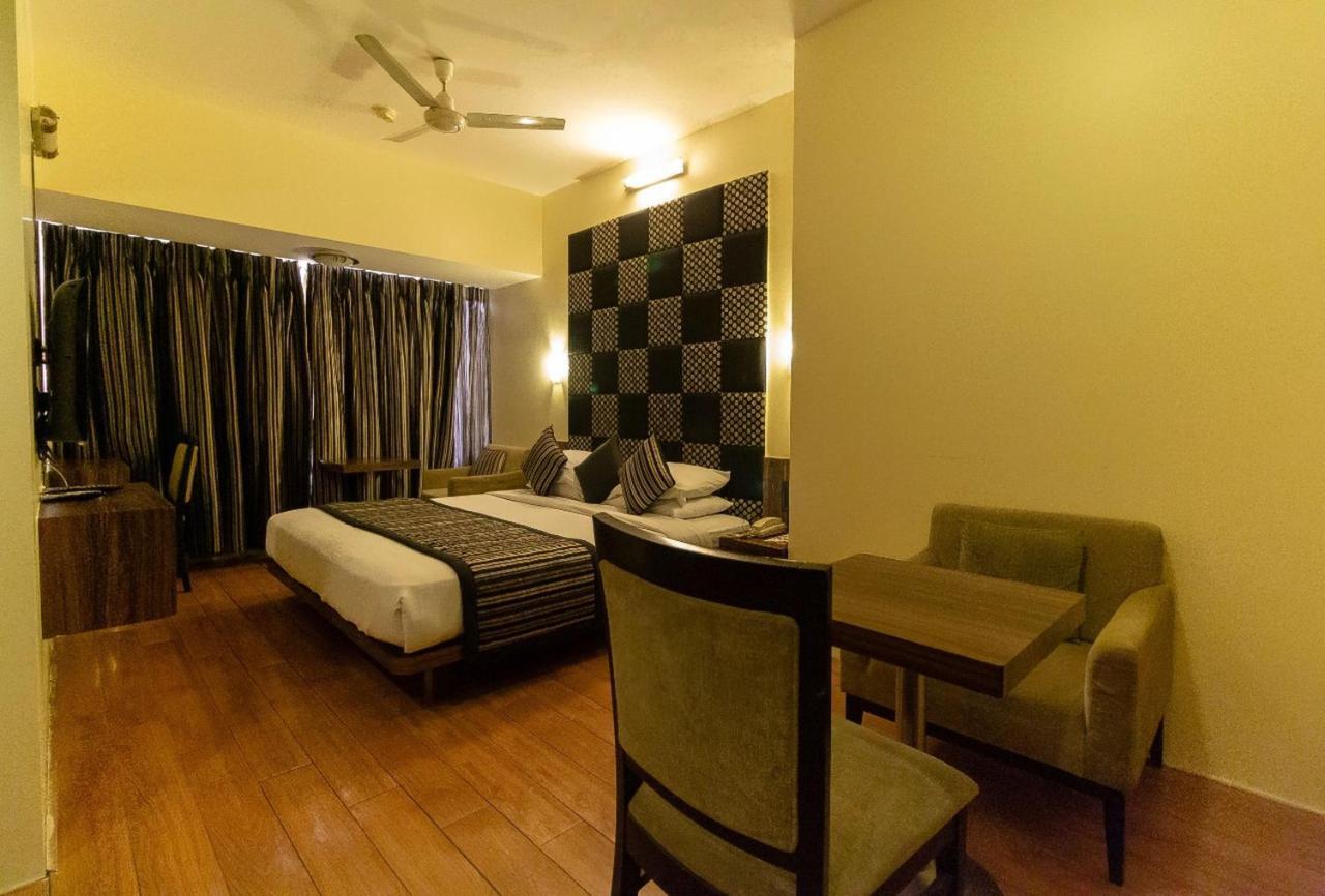 Hotel Silver Inn Мумбаї Екстер'єр фото