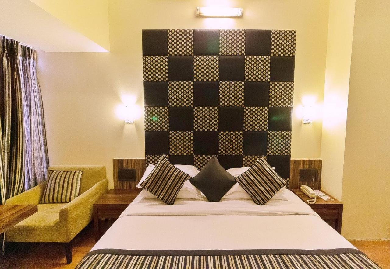 Hotel Silver Inn Мумбаї Екстер'єр фото